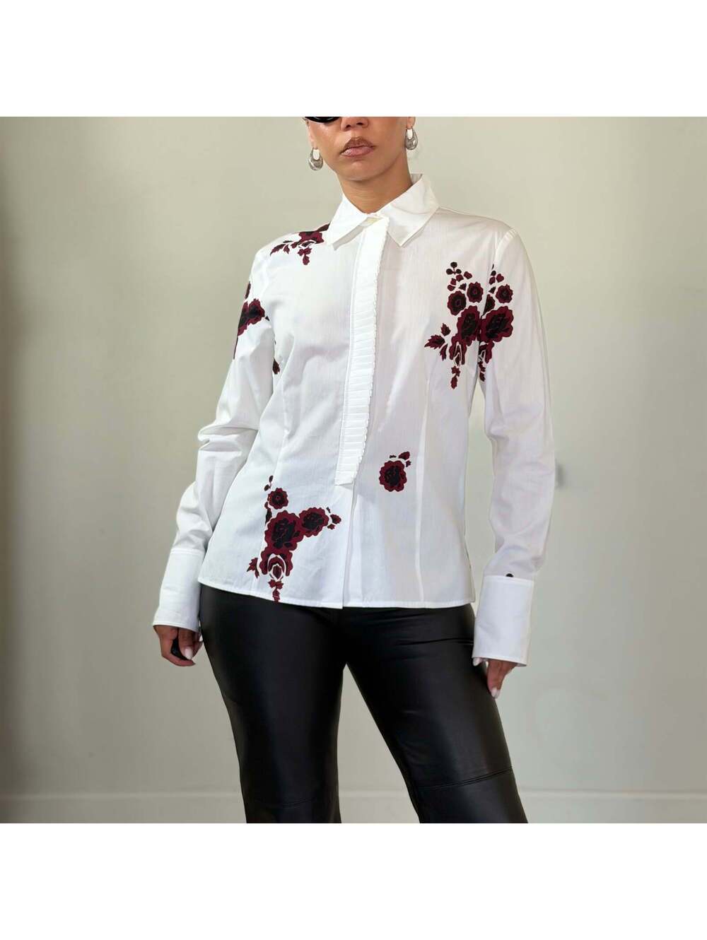 Escada - Picture 5 of 9